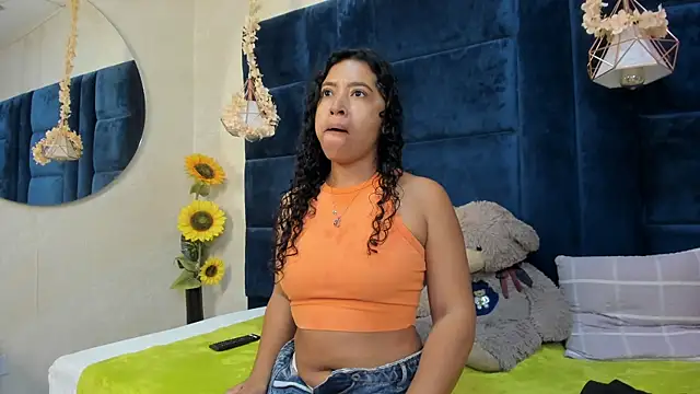 Laura Miller1 online show from 04/15/26, 07:43