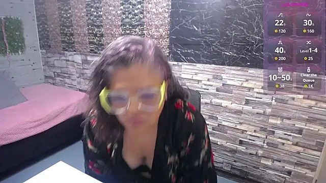 mia pazzi online show from 01/12/26, 10:48