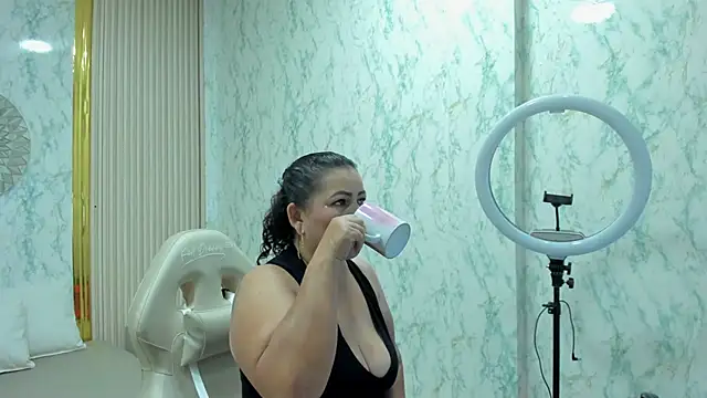 AnaVelveet online show from 01/11/26, 03:44