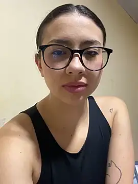 Snapshot of Shayla--broos chatting on 02/06/26, 03:48 Shayla--broos online show from 02/06/26, 03:48