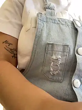 Snapshot of Shayla--broos chatting on 02/09/26, 07:40 Shayla--broos online show from 02/09/26, 07:40