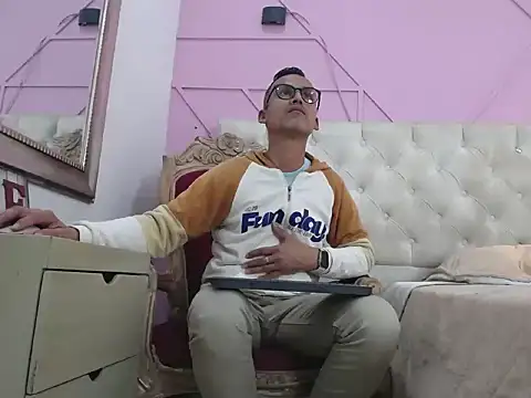 Snapshot of Oswalldo__ chatting on 02/08/26, 02:26 Oswalldo online show from 02/08/26, 02:26