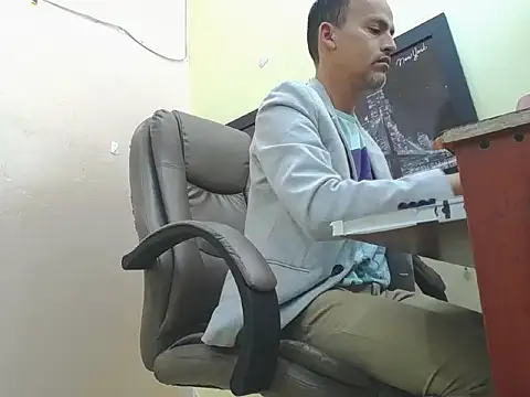 Snapshot of Oswalldo__ chatting on 02/23/26, 11:29 Oswalldo online show from 02/23/26, 11:29