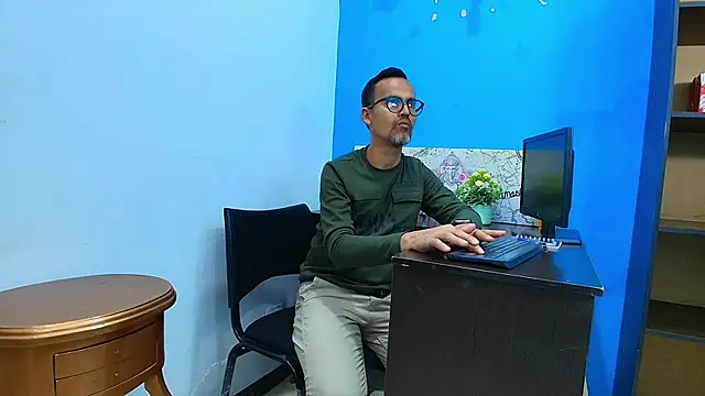 Snapshot of Oswalldo__ chatting on 03/02/26, 12:23 Oswalldo online show from 03/02/26, 12:23