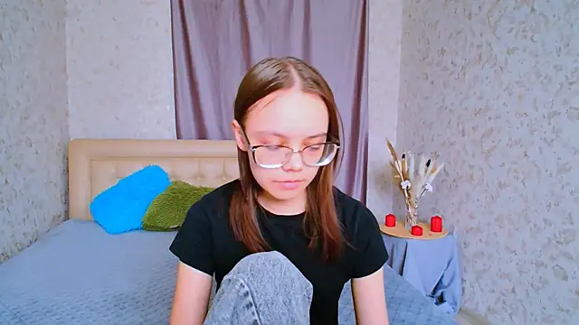 LolliStrawberry online show from 04/10/26, 10:09