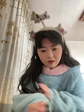 Snapshot of Mloy-01 chatting on 02/21/26, 05:52 Mloy-01 online show from 02/21/26, 05:52