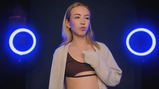 Snapshot of Moon_Silk chatting on 01/14/26, 06:19 Moon Silk online show from 01/14/26, 06:19