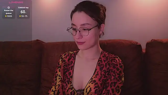 Snapshot of classy____ chatting on 04/07/26, 01:11 classy online show from 04/07/26, 01:11