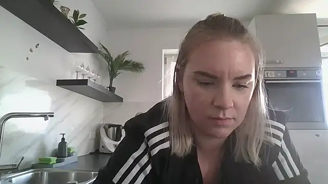 MinchenBienchen98 online show from 02/26/26, 03:00