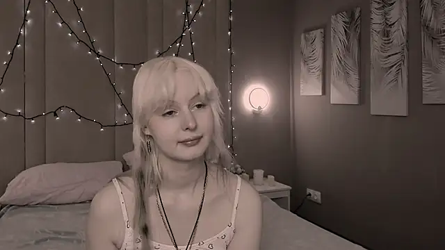 Snapshot of AdeleSilvy chatting on 02/19/26, 01:56 AdeleSilvy online show from 02/19/26, 01:56