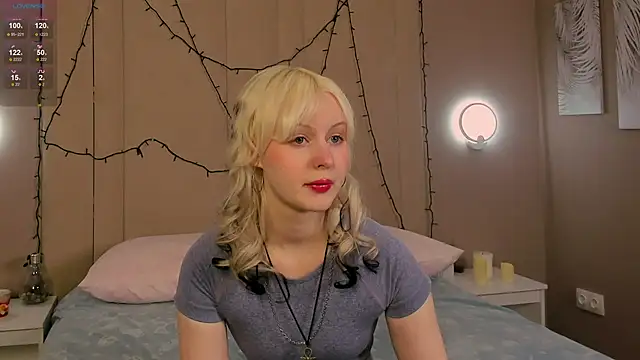 Snapshot of AdeleSilvy chatting on 02/21/26, 01:39 AdeleSilvy online show from 02/21/26, 01:39