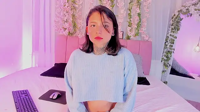 Snapshot of nicky_bonny18 chatting on 01/14/26, 12:33 nicky bonny18 online show from 01/14/26, 12:33