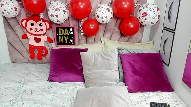 Snapshot of danibellucii_ chatting on 02/14/26, 12:24 danibellucii online show from 02/14/26, 12:24