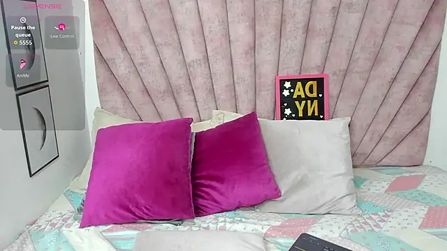 Snapshot of danibellucii_ chatting on 02/19/26, 12:01 danibellucii online show from 02/19/26, 12:01