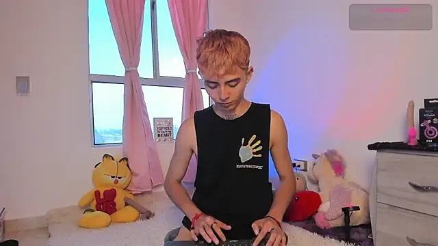 Snapshot of Maiky_Cooper01 chatting on 02/11/26, 05:07 Maiky Cooper01 online show from 02/11/26, 05:07