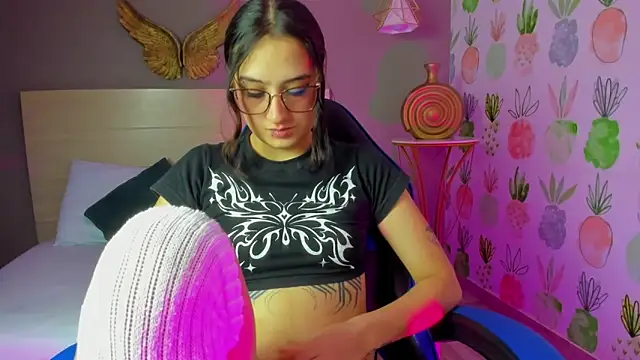 emma hiltonn  online show from 03/11/26, 02:28