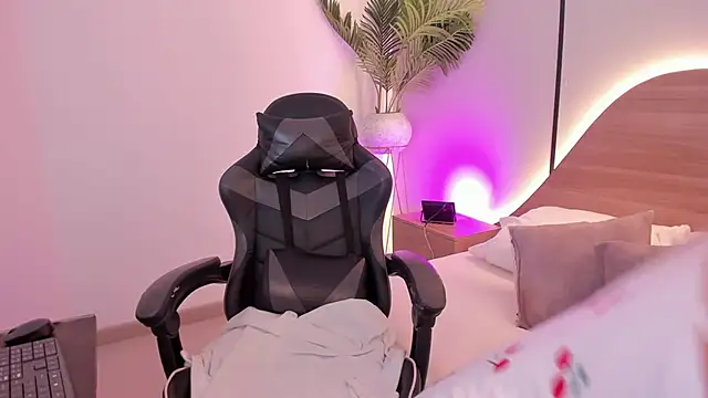 Snapshot of cataleya_castle chatting on 02/25/26, 12:15 cataleya castle online show from 02/25/26, 12:15