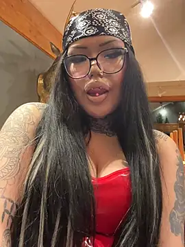 Snapshot of BaByDollxChloe chatting on 02/04/26, 10:21 BaByDollxChloe online show from 02/04/26, 10:21