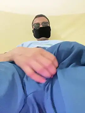 Snapshot of Uzieham22 chatting on 02/21/26, 04:30 Uzieham22 online show from 02/21/26, 04:30