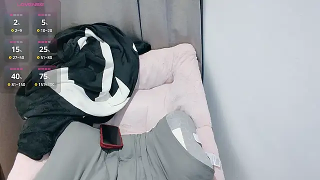 Mia-zhan online show from 02/26/26, 12:09