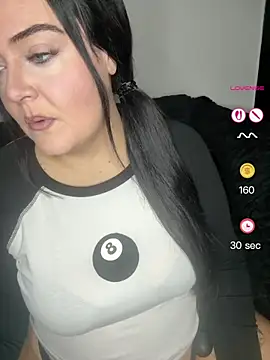 Snapshot of Miss_CurvesXXX chatting on 05/10/26, 03:06 Miss CurvesXXX online show from 05/10/26, 03:06