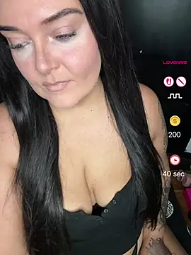 Snapshot of Miss_CurvesXXX chatting on 05/21/26, 03:19 Miss CurvesXXX online show from 05/21/26, 03:19