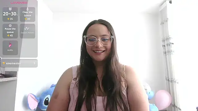 LOLA R  online show from 05/11/26, 06:38