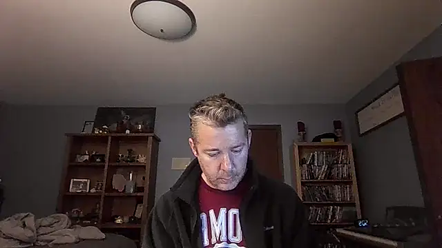 chrisw8140 online show from 02/18/26, 02:02