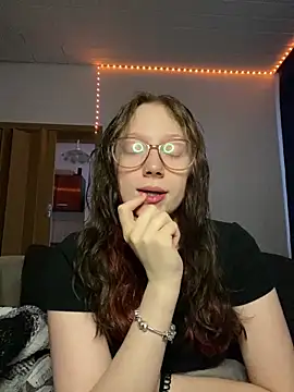 YoungLisaa18 online show from 02/03/26, 03:17