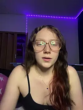 YoungLisaa18 online show from 02/11/26, 07:52