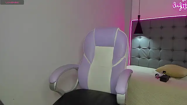 scarletcherry18 online show from 02/06/26, 03:33