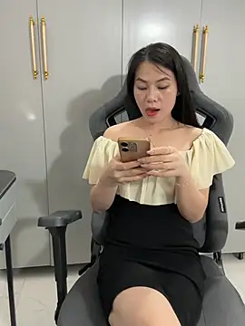 Snapshot of Llabi2k chatting on 07/17/26, 10:36 Llabi2k online show from 07/17/26, 10:36