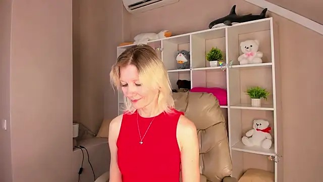 Julie Lucas online show from 03/06/26, 12:51