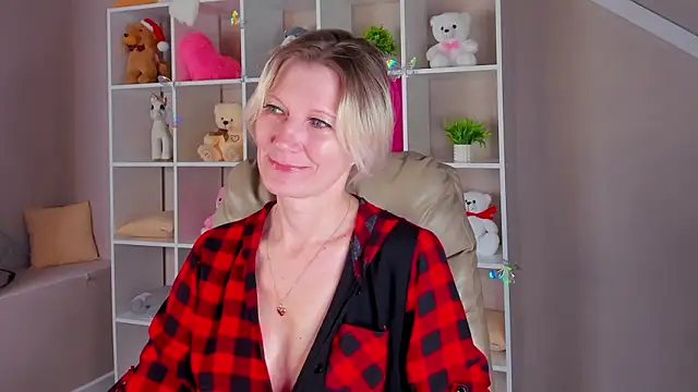 Julie Lucas online show from 03/15/26, 12:49