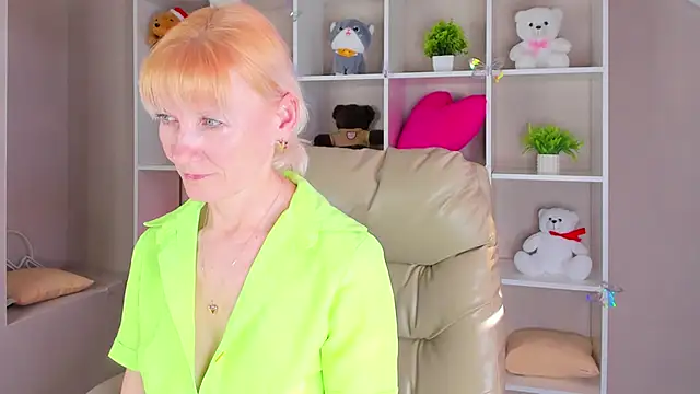 Julie Lucas online show from 03/31/26, 09:21