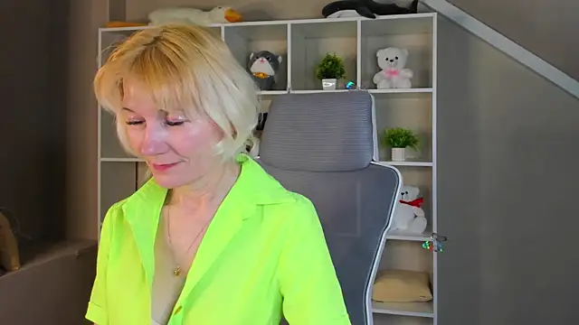 Julie Lucas online show from 04/09/26, 12:43