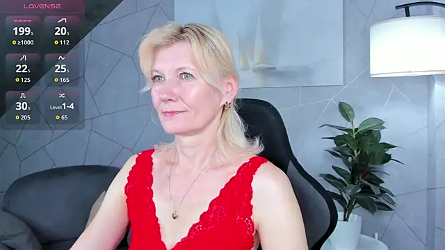 Snapshot of Julie_Lucas chatting on 06/10/26, 12:00 Julie Lucas online show from 06/10/26, 12:00