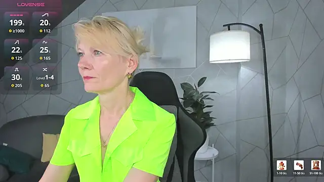 Snapshot of Julie_Lucas chatting on 06/10/26, 11:46 Julie Lucas online show from 06/10/26, 11:46