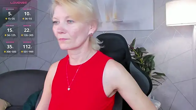 Snapshot of Julie_Lucas chatting on 06/22/26, 11:57 Julie Lucas online show from 06/22/26, 11:57