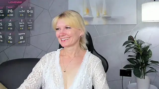 Snapshot of Julie_Lucas chatting on 07/02/26, 12:10 Julie Lucas online show from 07/02/26, 12:10