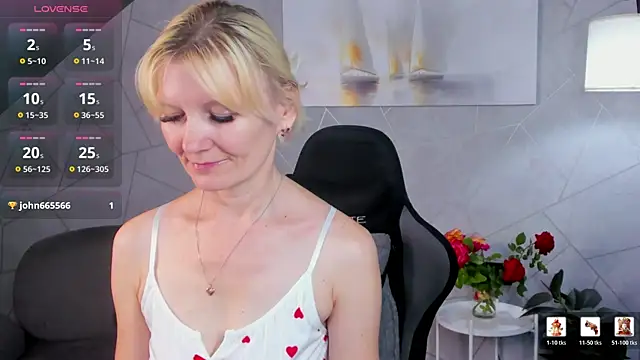 Snapshot of Julie_Lucas chatting on 07/09/26, 12:48 Julie Lucas online show from 07/09/26, 12:48