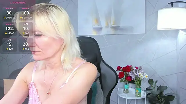 Snapshot of Julie_Lucas chatting on 07/10/26, 12:26 Julie Lucas online show from 07/10/26, 12:26