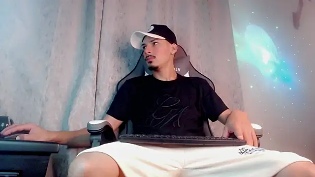 Snapshot of Yankees_xxx chatting on 06/08/26, 12:38 Yankees xxx online show from 06/08/26, 12:38