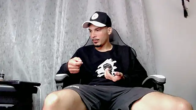 Snapshot of Yankees_xxx chatting on 06/11/26, 03:43 Yankees xxx online show from 06/11/26, 03:43