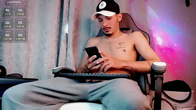Snapshot of Yankees_xxx chatting on 06/17/26, 01:01 Yankees xxx online show from 06/17/26, 01:01