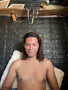 Snapshot of HugeAgatha chatting on 02/04/26, 01:22 HugeAgatha online show from 02/04/26, 01:22