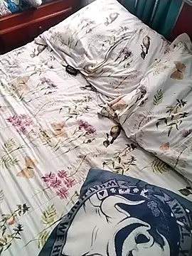 Snapshot of TWOLOVE16 chatting on 02/18/26, 10:39 TWOLOVE16 online show from 02/18/26, 10:39