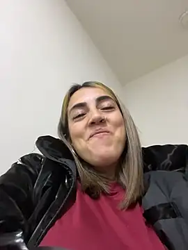 Snapshot of Paulinaa_bella chatting on 02/13/26, 04:47 Paulinaa bella online show from 02/13/26, 04:47