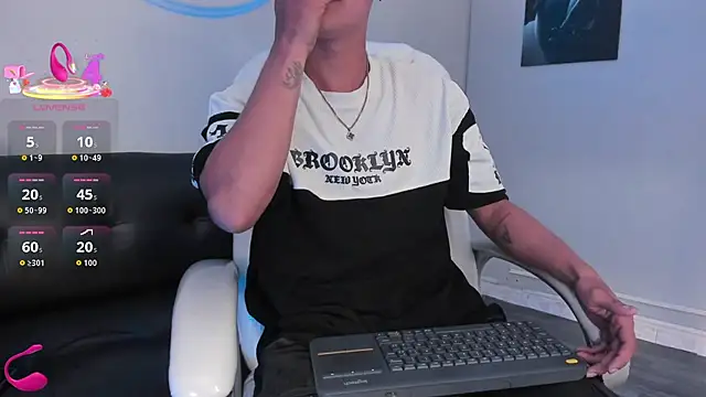 Snapshot of Liam9_ chatting on 01/14/26, 02:39 Liam9 online show from 01/14/26, 02:39