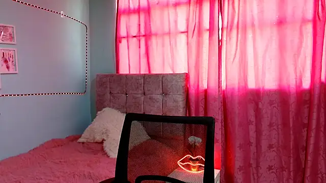 Snapshot of talia_mystic chatting on 02/09/26, 01:26 talia mystic online show from 02/09/26, 01:26